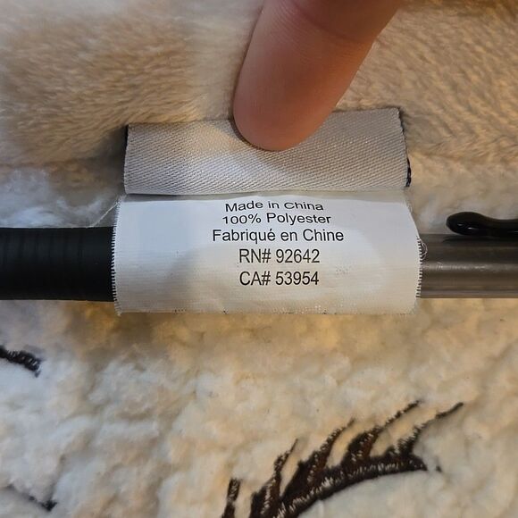 Lambie Wearable Blanket wSleeves 68x56in BathandBodyWorks Robe SOFT Fleece Cream - Picture 10 of 16